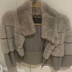 Elegant real Fur Jacket in Gray